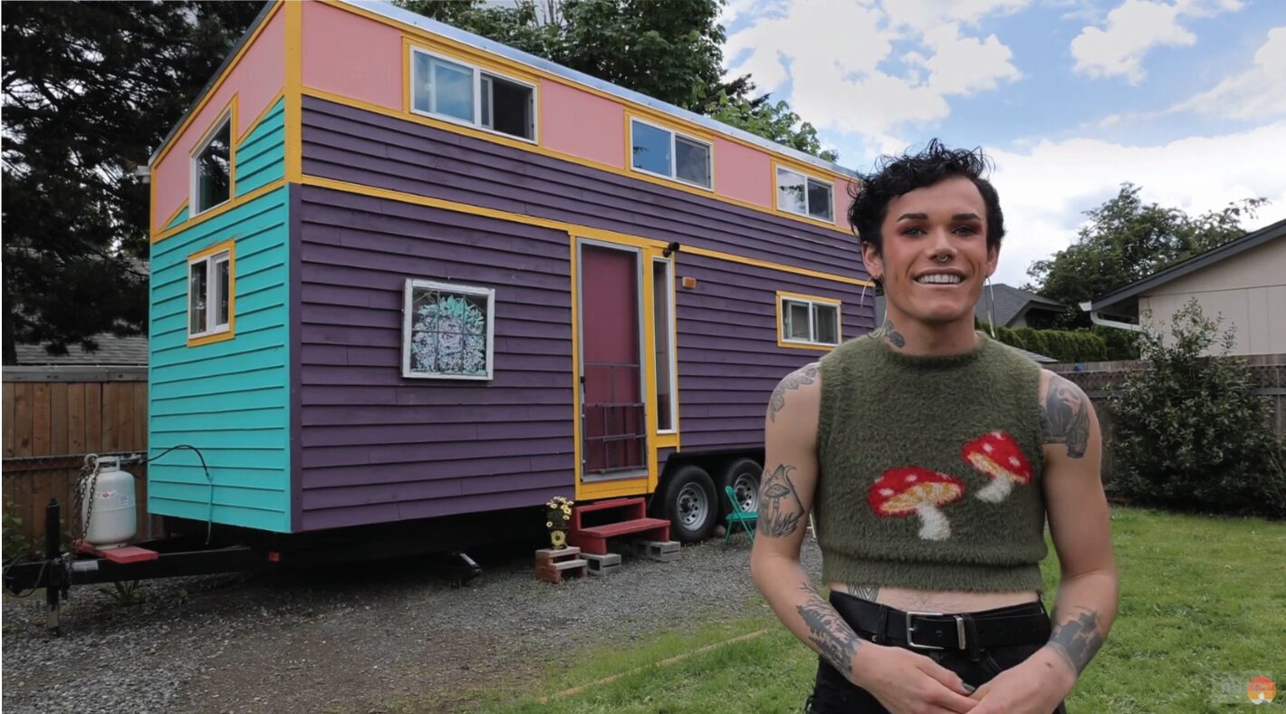[27]_colourful-tiny-house