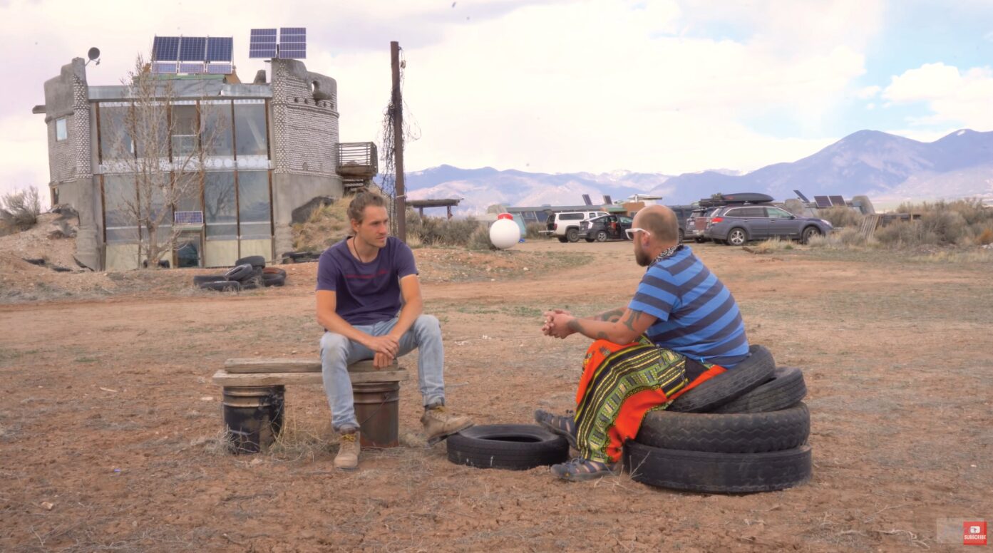 [29]_earthship-man