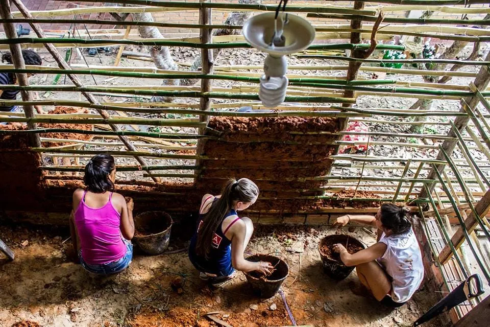 [32]_building-a-clay-wall