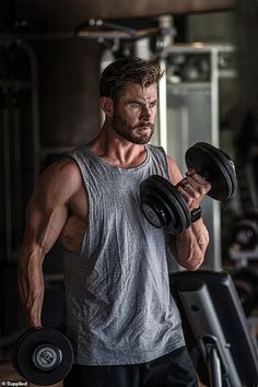 Chris-Hemsworth