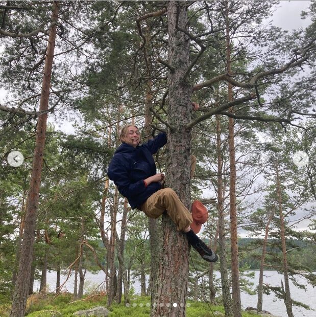 Climbing on unique things 4