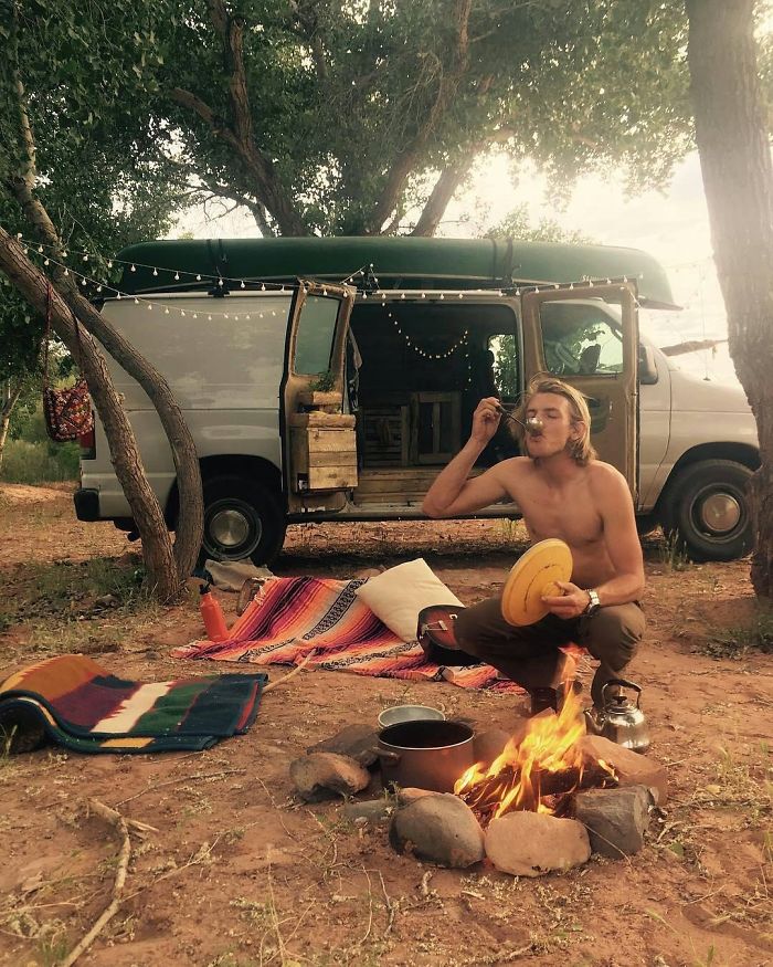 Eating van camp