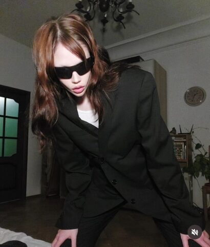 Flashy dark outfit