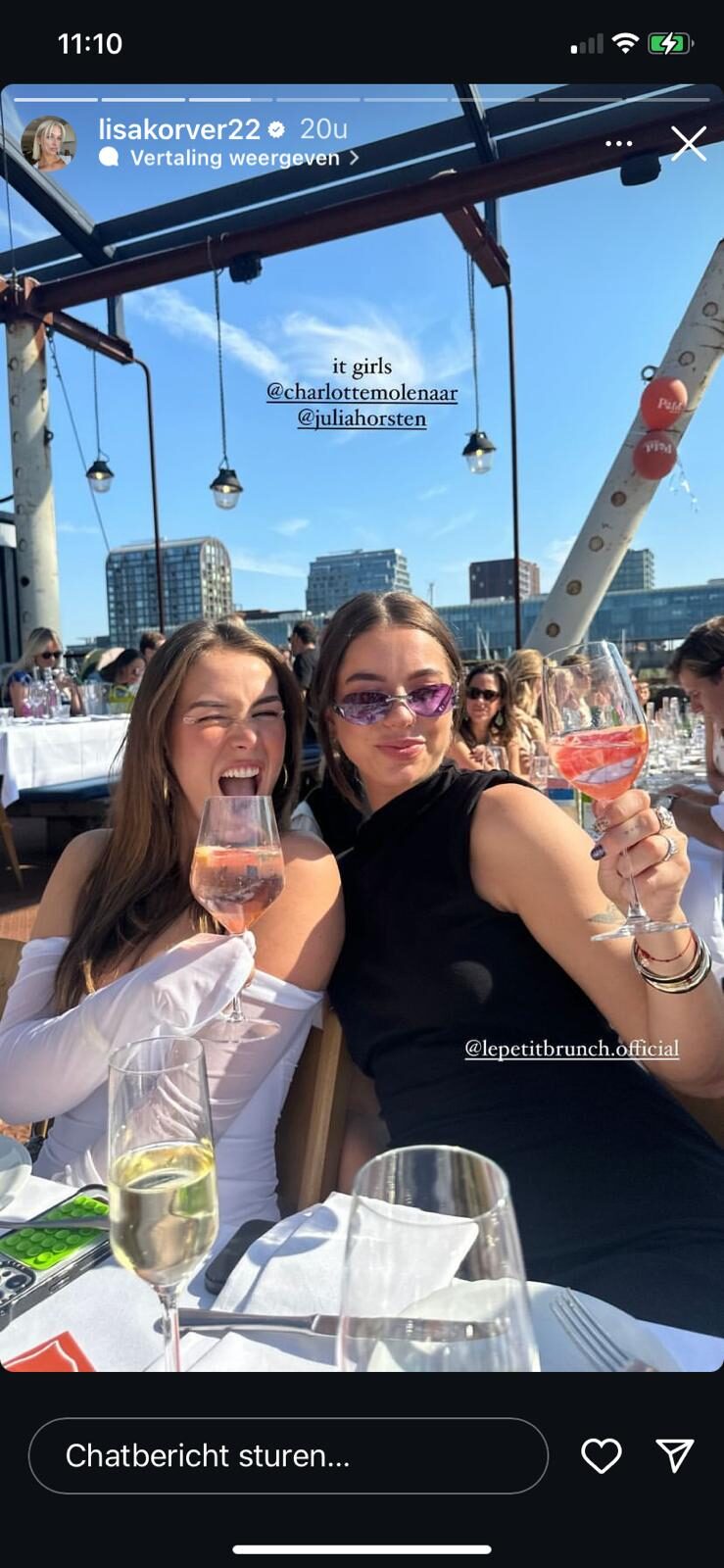 IG story dining friends
