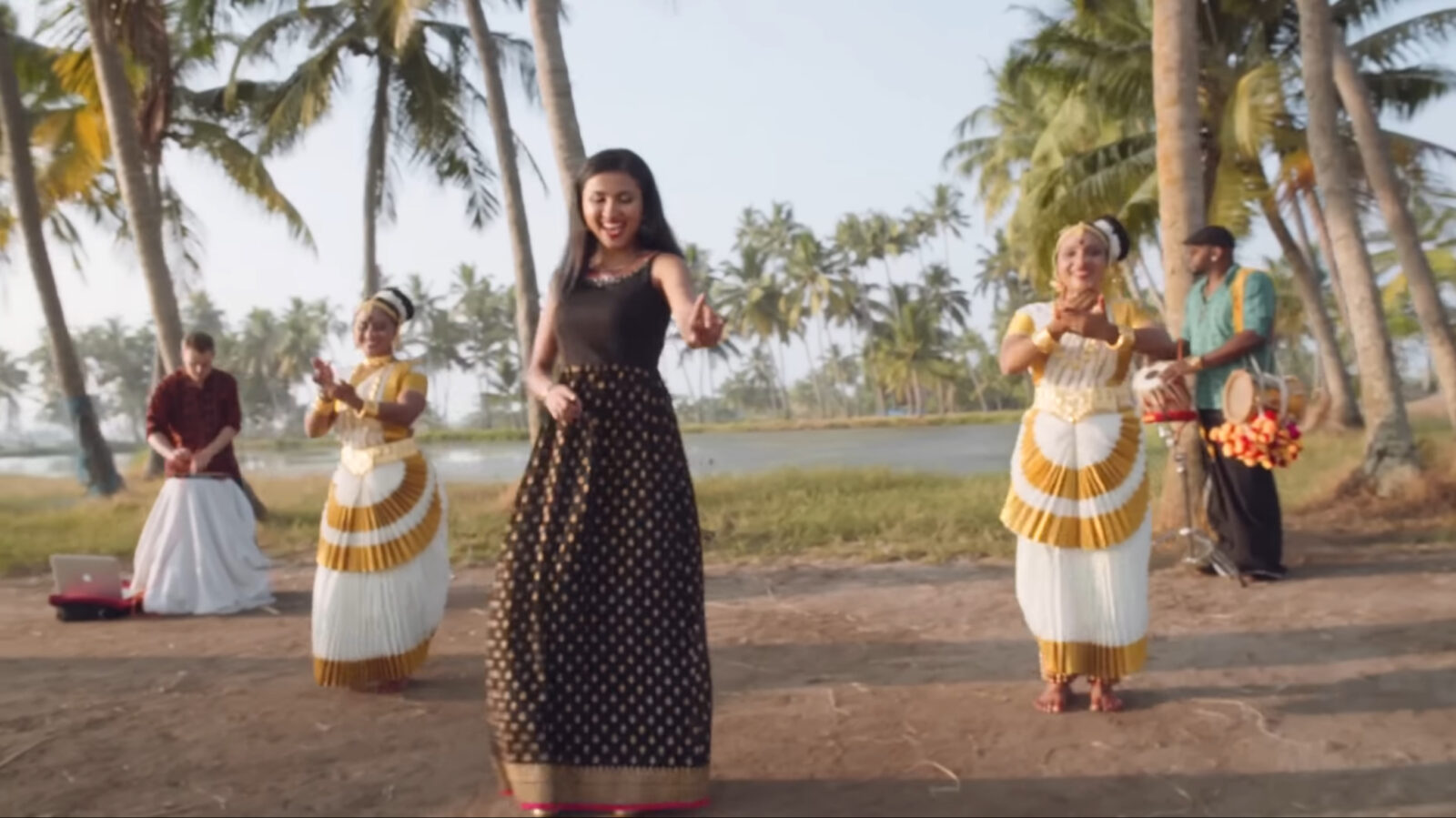 Mohiniaattam (Traditional Indian Dance)