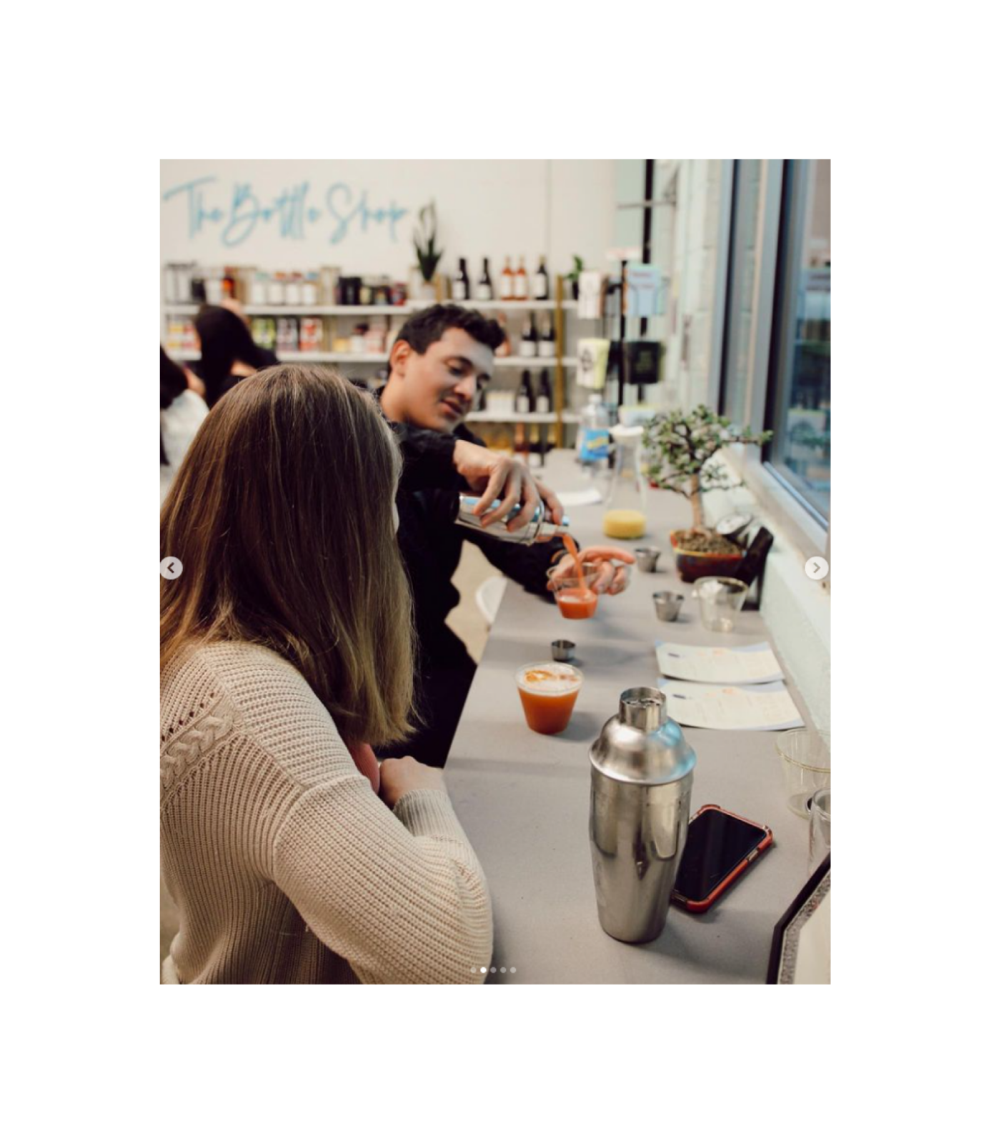 Pouring mocktail in workshop