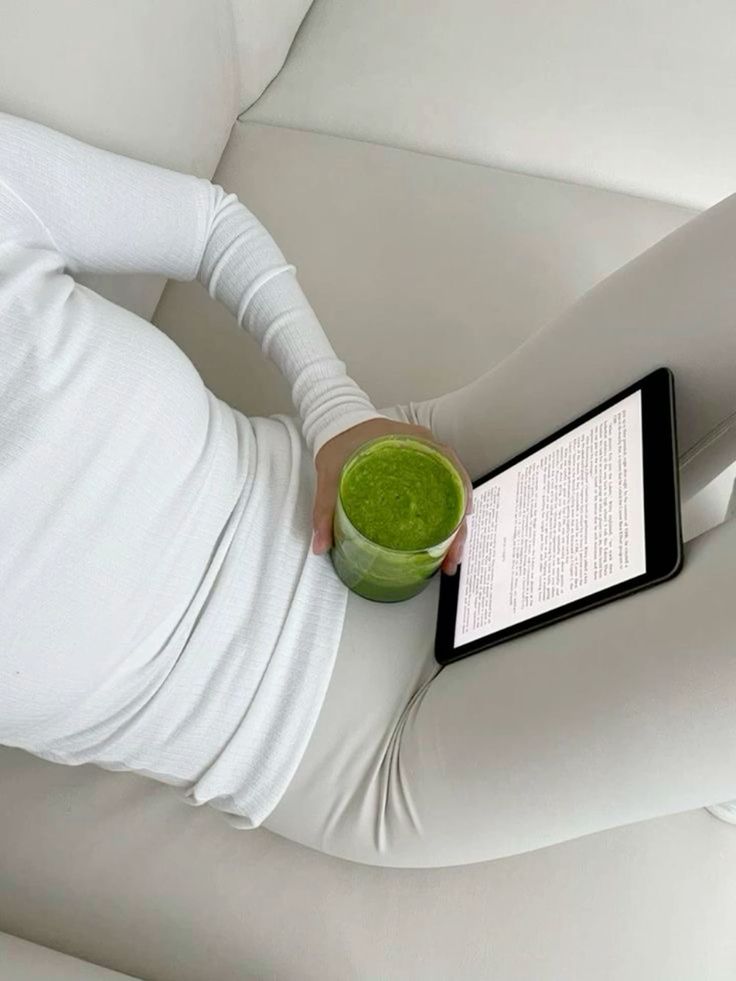 Reading-And-GreenSmoothie