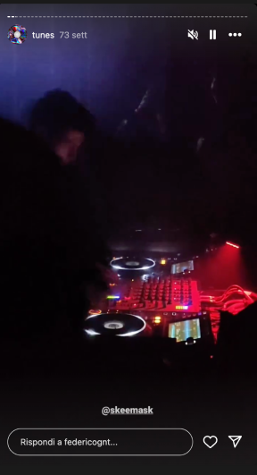 Sharing techno experiences
