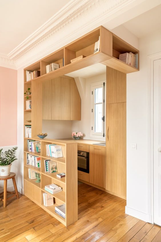 Tiny house_books_in_bar