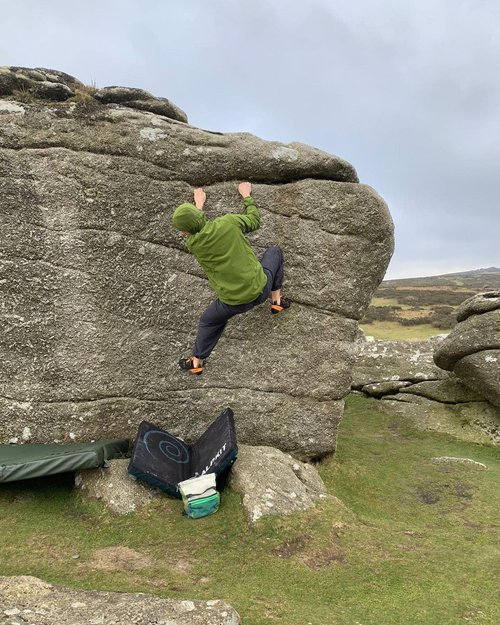 bouldering-solo