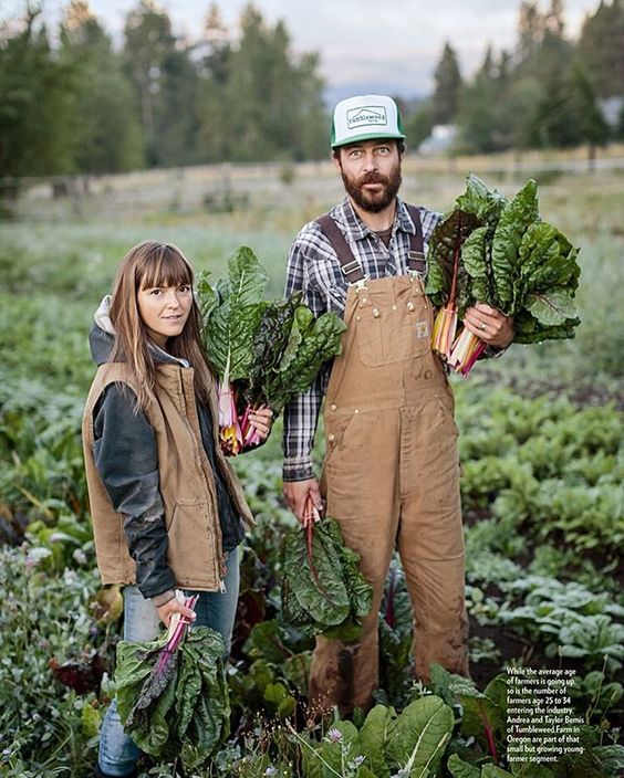 ethicalsourcing-two farmers with the harvest