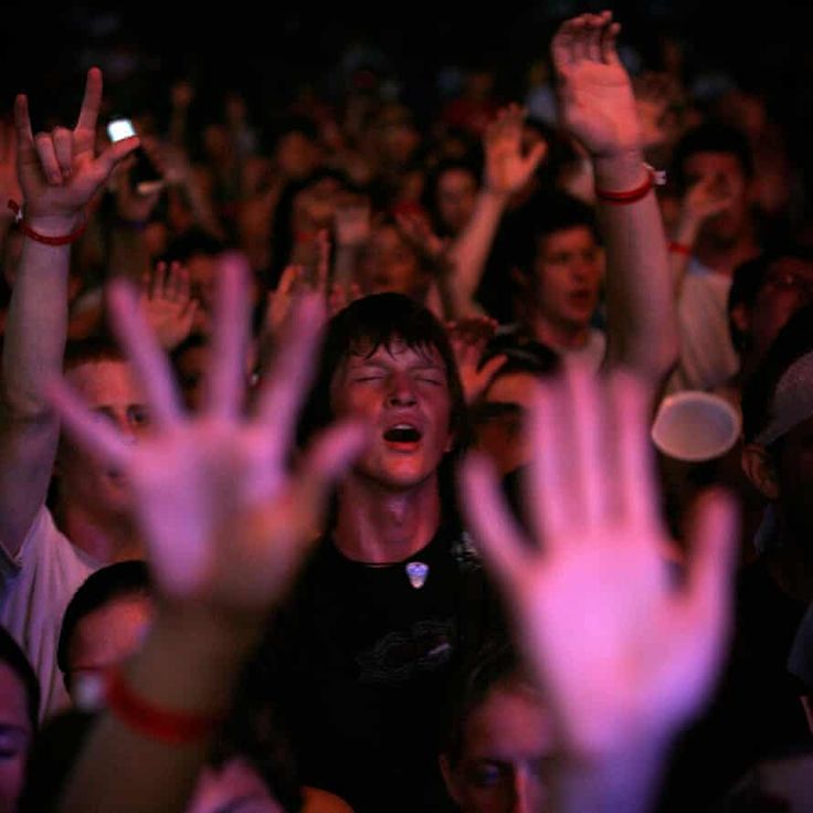 face in crowd