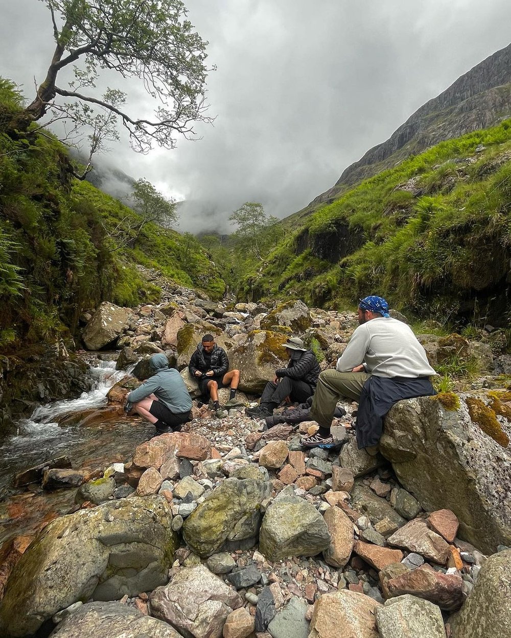 group-outdoors-adventure
