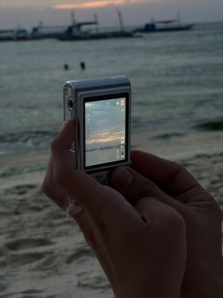 hands camera