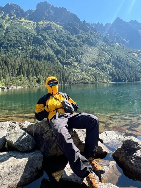lake solo trekking