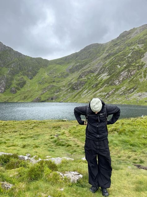lake trekking
