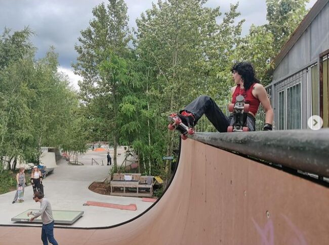lonely-skating