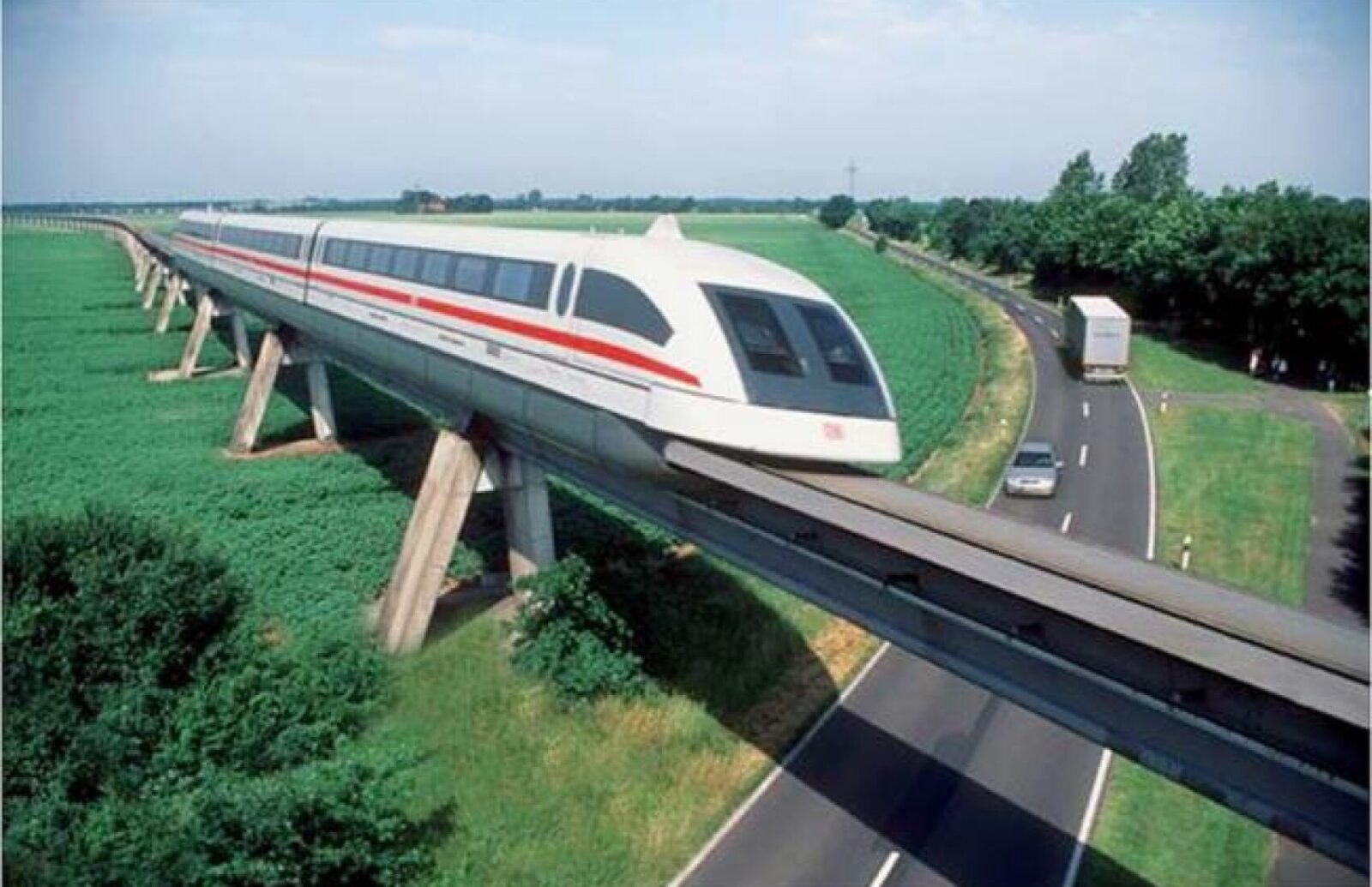 maglevtrain-mediumdistancetransportation-nomadicfreedom