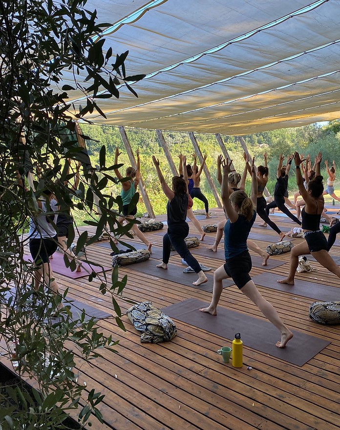mindfulness-group yoga