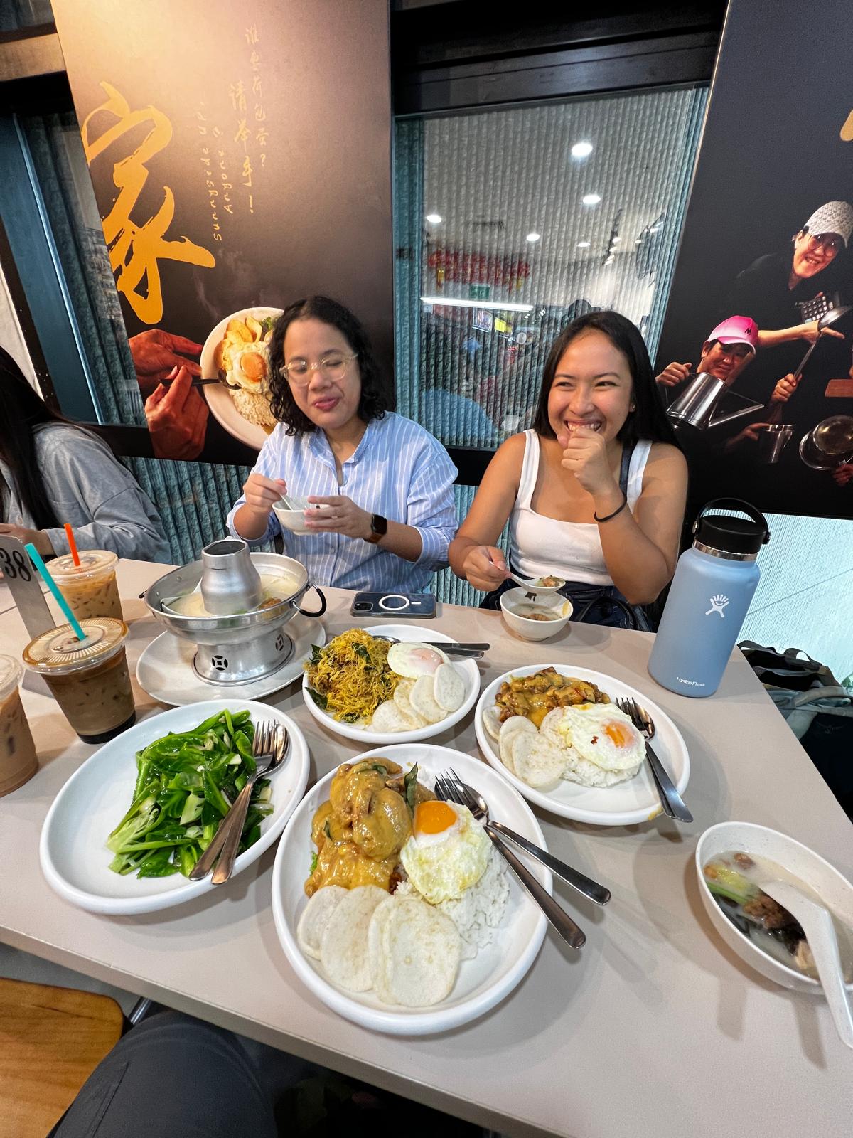 sharedprogress-friends eating together-3