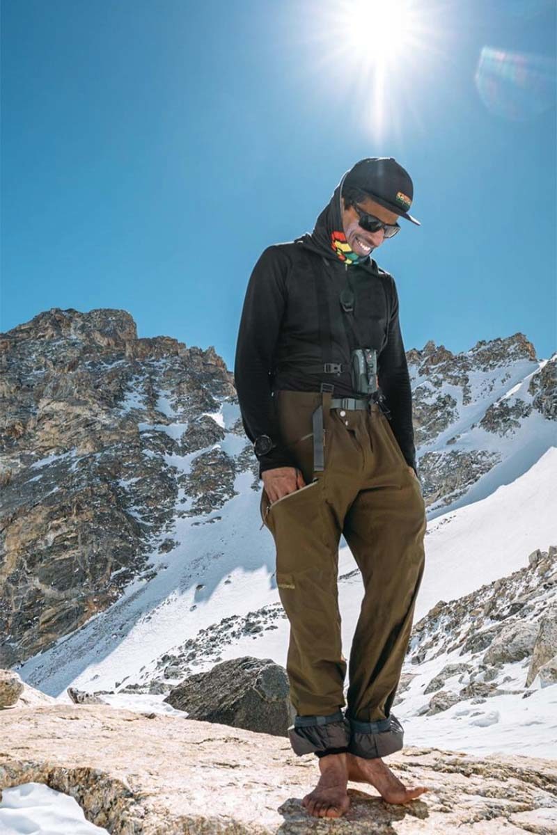skier-surrounded-by-mountains