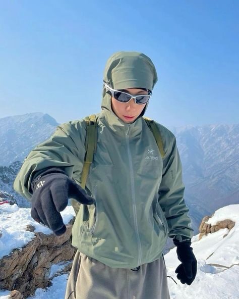 snow trekking