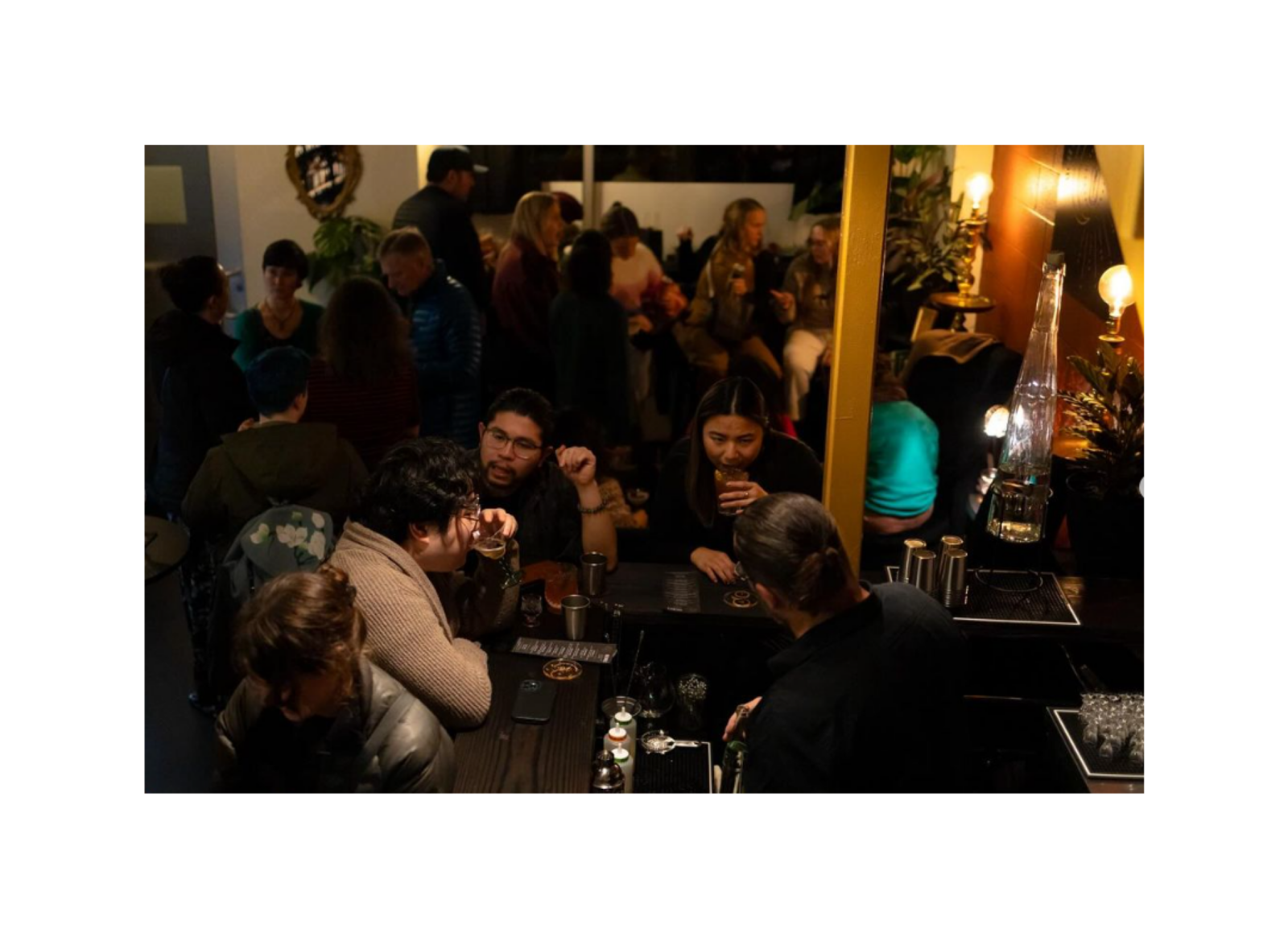 sober bar busy horizontal