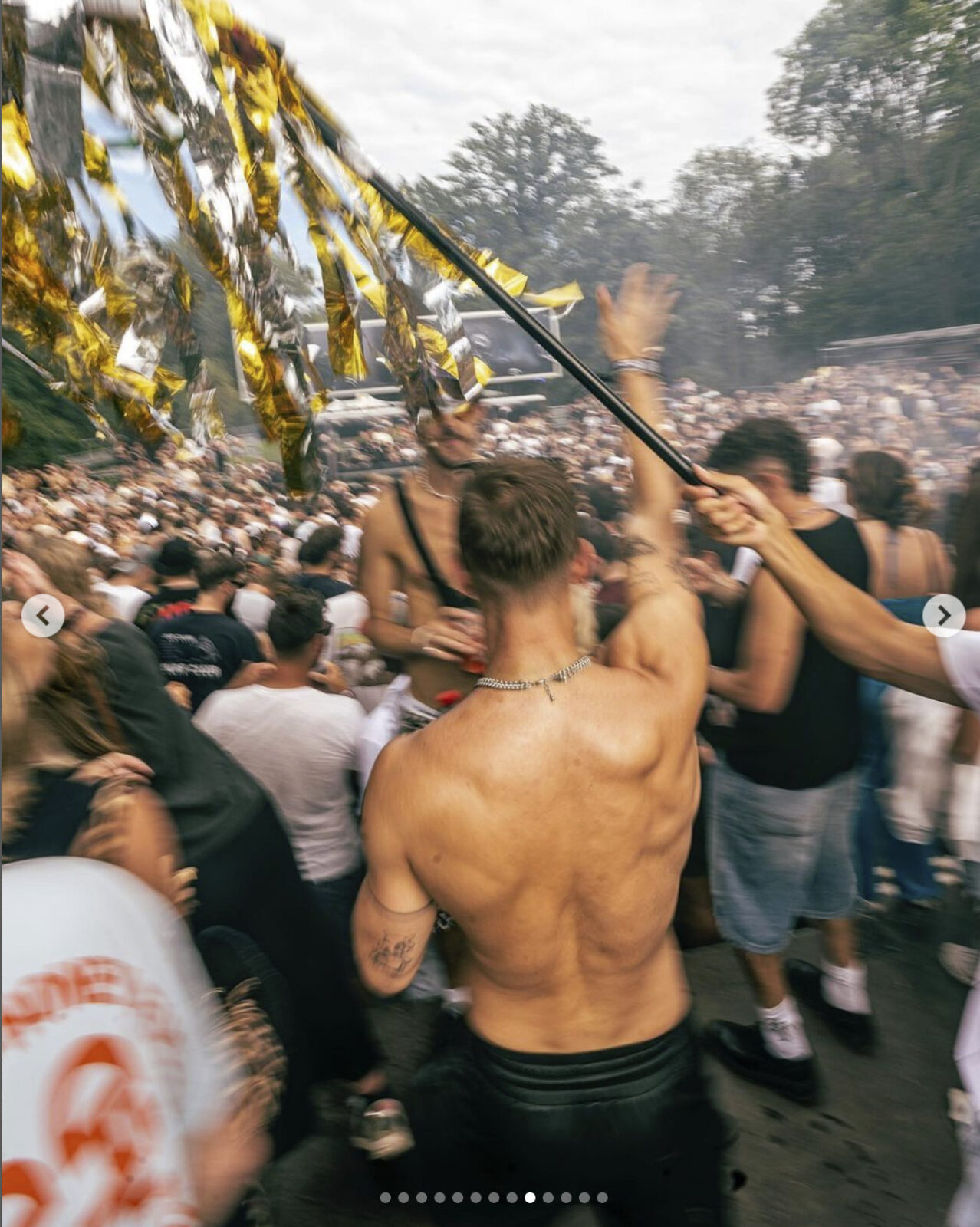 topless_back