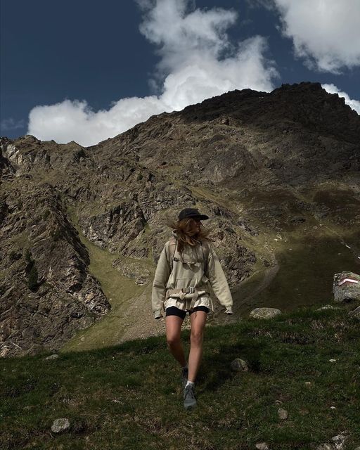walking-around-mountains-dark
