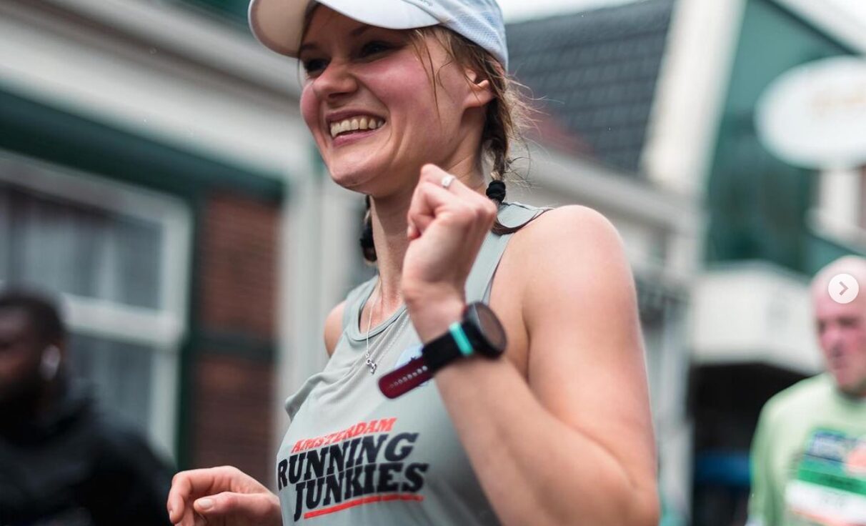 women-watch-marathon